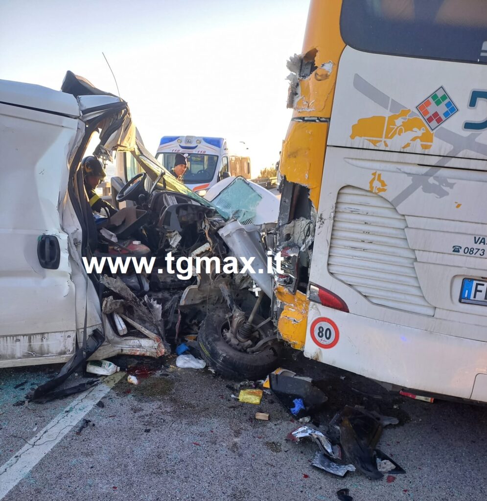 Torino Di Sangro Incidente Sulla Statale 16 Traffico Bloccato Telemax